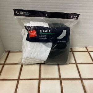 Hanes Men's Cushioned Ankle Socks - Black and White